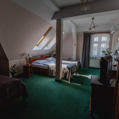 Hotel Aslan Tarnowskie Góry Esterno foto